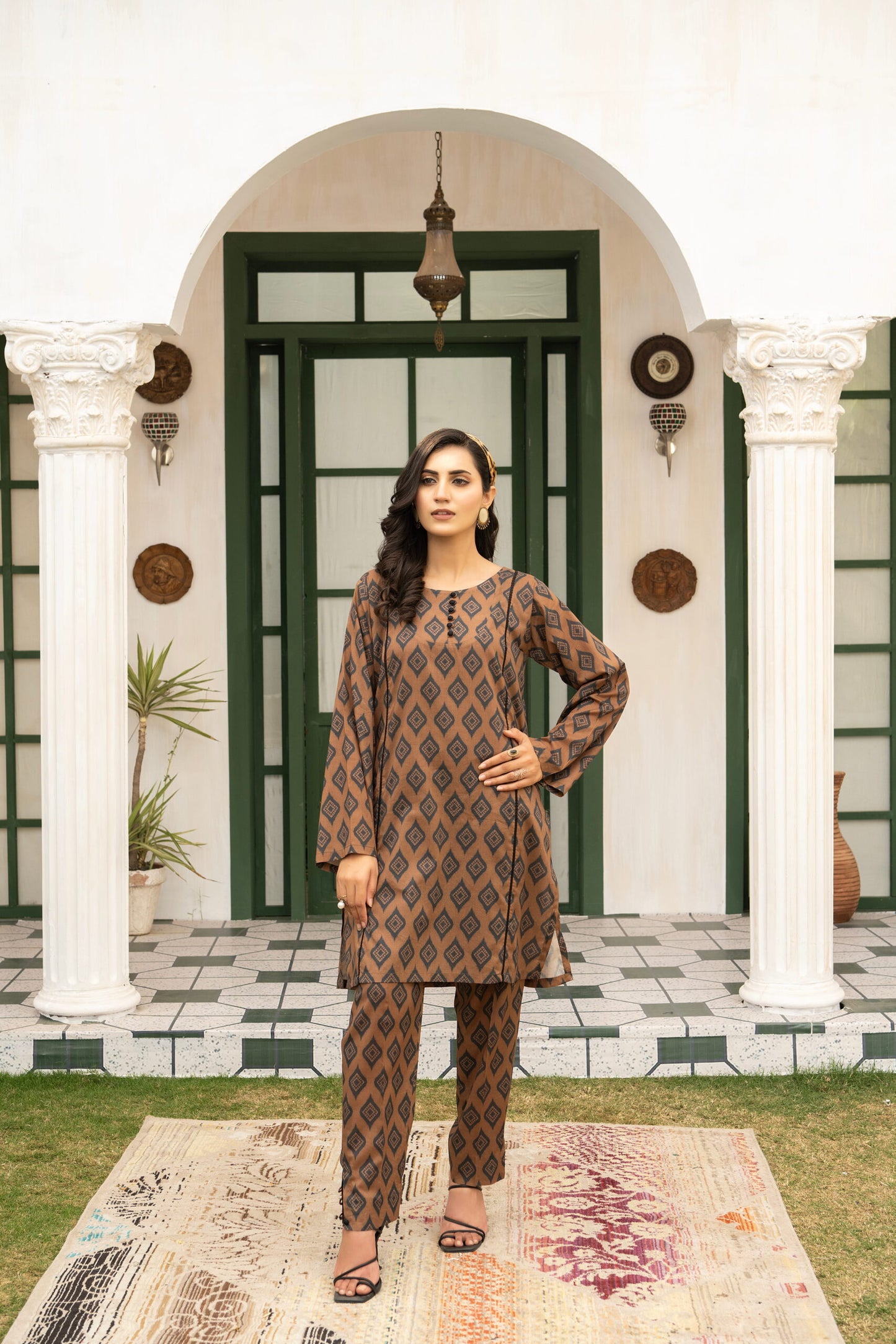 Meeral summer lawn suit by Bunaaz